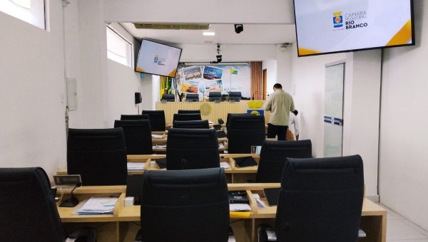 Após bate-boca e troca de acusações, sessão da Câmara de Rio Branco termina em menos de 40 minutos nesta quarta-feira